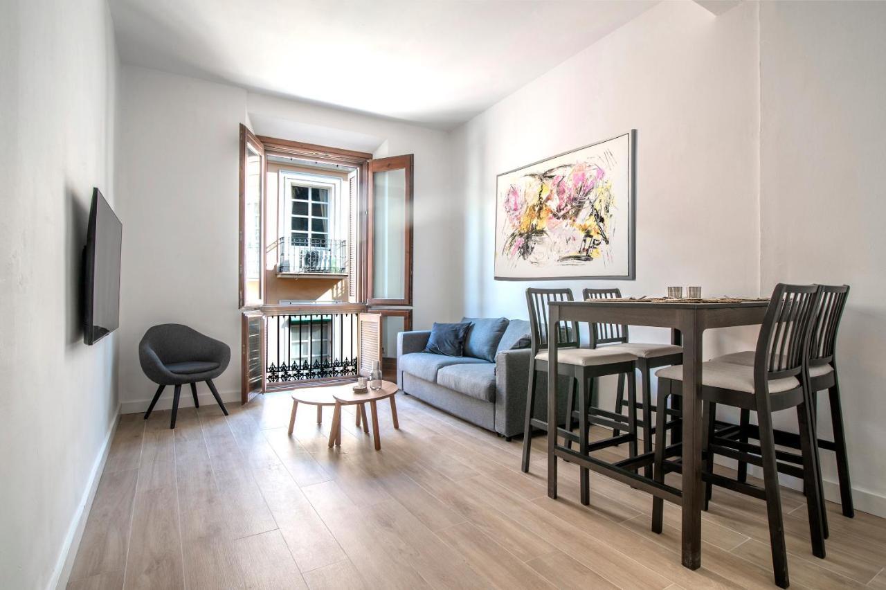 Pineapple Trinidad Grund Soho Apartment Malaga Bagian luar foto
