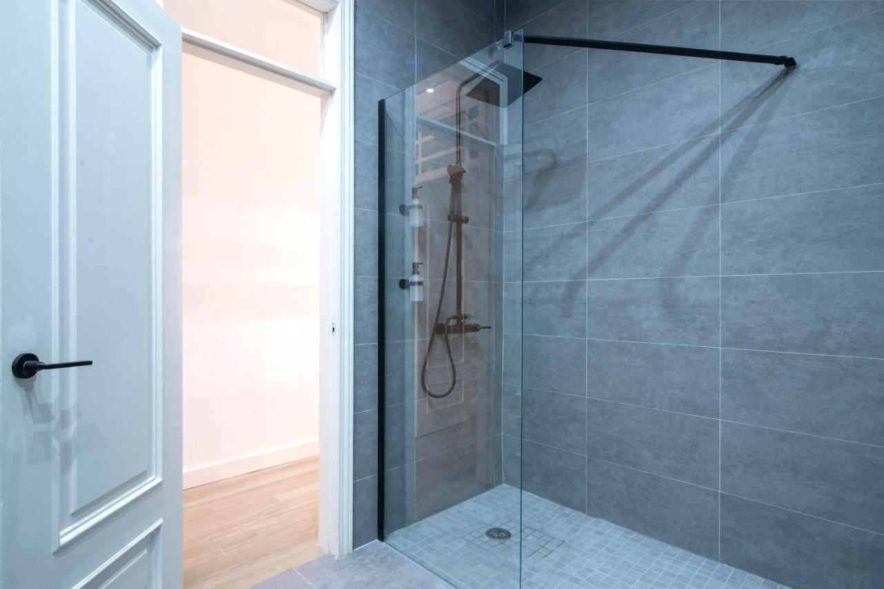Pineapple Trinidad Grund Soho Apartment Malaga Bagian luar foto